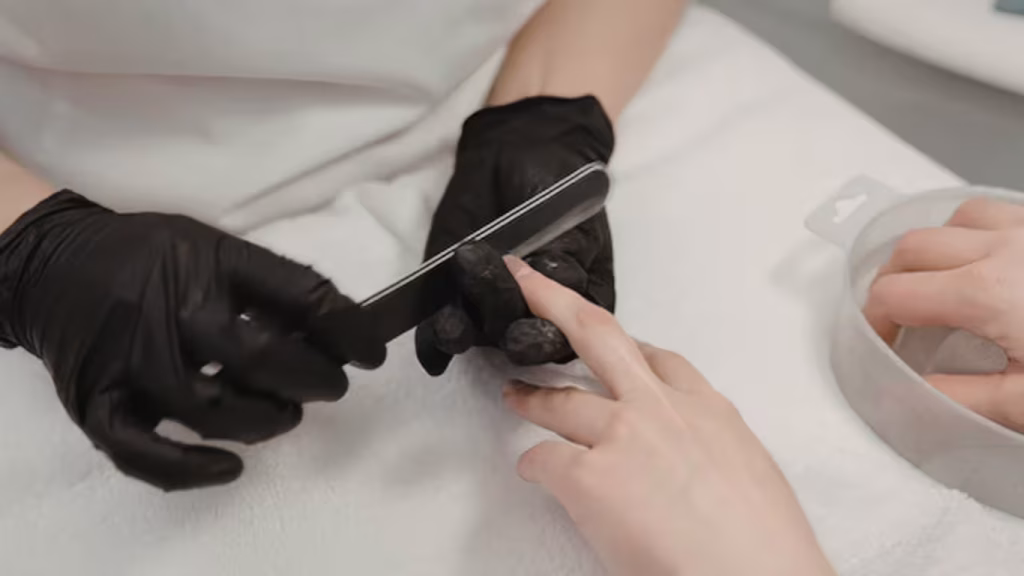 schnelle-nagelreparatur-bild